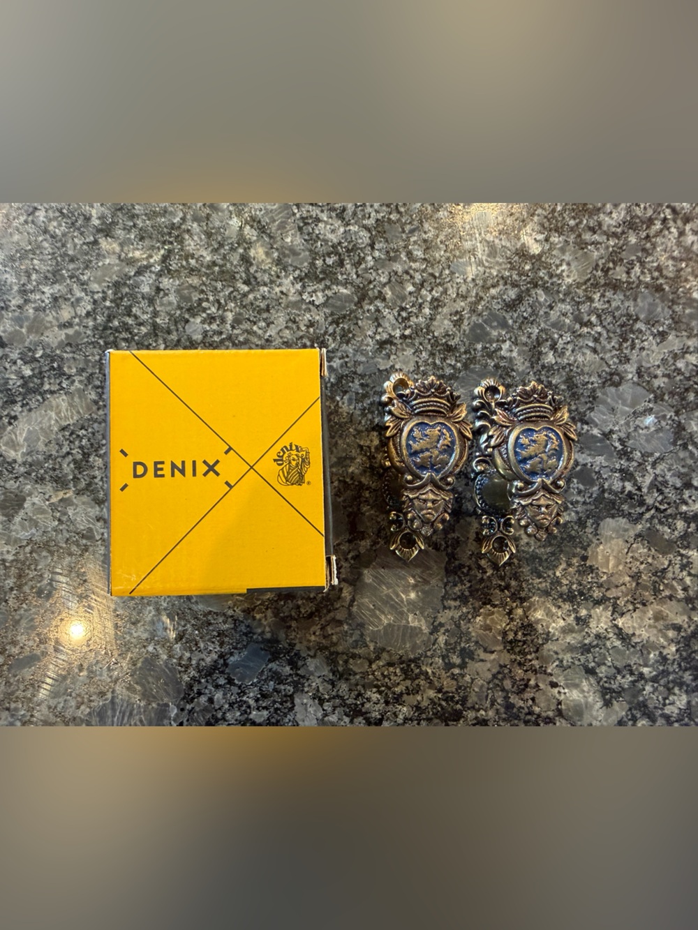 Denix Lion Shield Hangers For Rifles, Pistols, And Swords